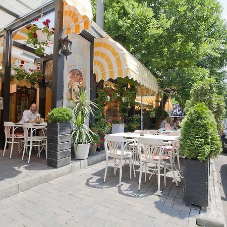 Hotel Les Jardins Carol Bucharest Exterior photo